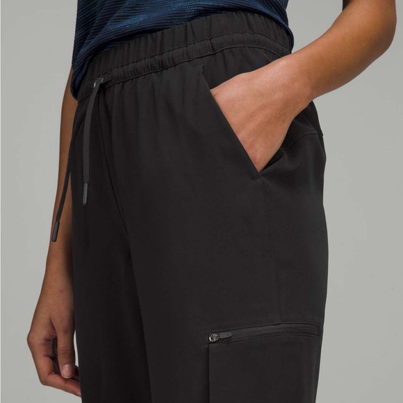 Lululemon Relaxed Mid-Rise Cargo Pant - Picture 3 of 10